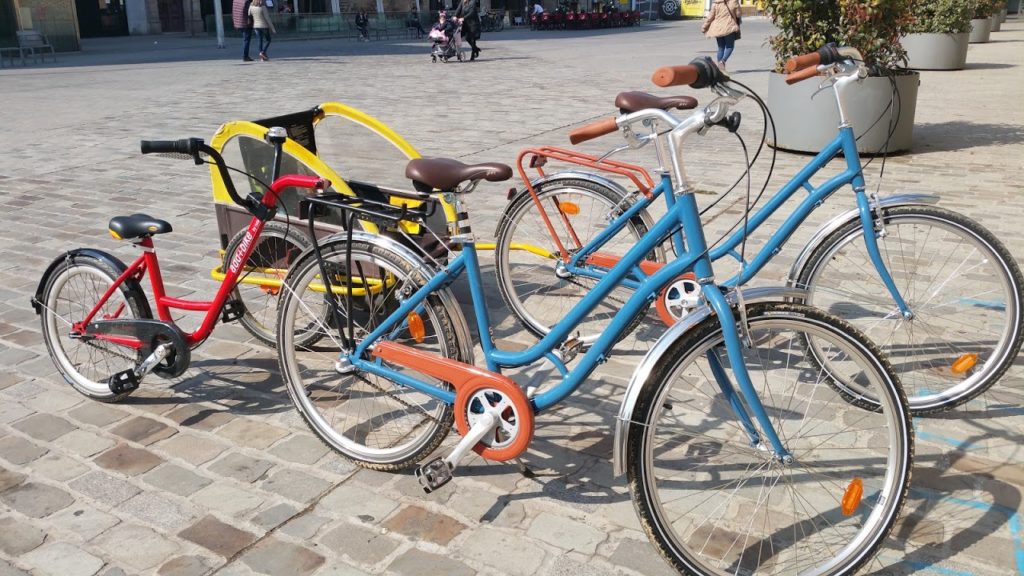 Visiter Barcelone en vélo avec des petits